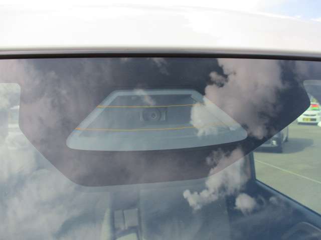 もしもの時に安心な、スズキセーフティーサポートが付いてます♪衝突軽減ブレーキ、レーンアシスト、オートマチックハイビームが付いてます♪