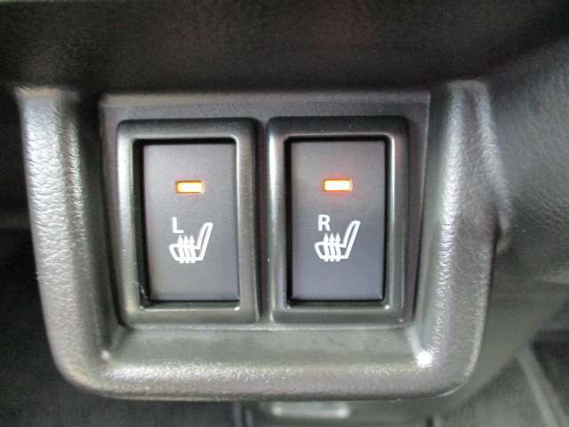 寒い日にスイッチをONにすれば、シートがポカポカしてくる便利なシートヒーターが付いてます♪