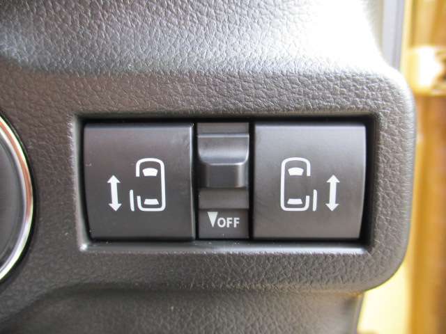 ボタン操作で開閉楽々の両側パワースライドドアです♪