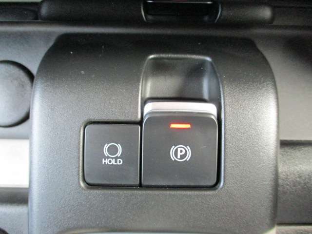 サイドブレーキのロックと解除は、指先の操作で行える電子制御サイドパーキングです♪