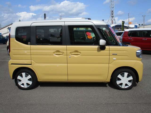 外装は人気のミモザイエローパールメタリックのツートンカラーです♪