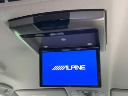 【フリップダウンモニター】大画面モニターで後席でもエンタメをお楽しみいただけます。小さなお子様にも大人気の装備です♪
