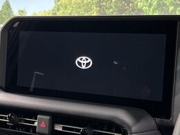 【12.3インチワイドナビ】高級感とインパクトのある大型ワイドナビを装備。各種オーディオ操作はもちろん、横長ワイド画面でのマップ2分割表示など、利便性も高いナビです♪