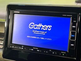 【純正ナビ】人気の純正ナビを装備しております。ナビの使いやすさはもちろん、オーディオ機能も充実！キャンプや旅行はもちろん、通勤や買い物など普段のドライブも楽しくなるはず♪
