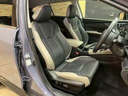 【レザーシート】ならではの高級感あふれる内装がこたわりのアイテム。見た目の高級感とより上質な座り心地をお楽しみください。