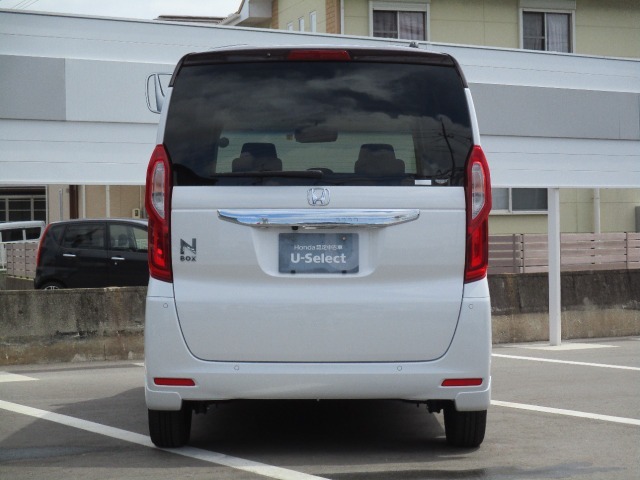 当店では、山口県防府市に中古車を展示しております。現車確認のご来店お待ちしております。営業時間10:00～18:30　定休日：火・水