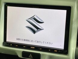 【純正ナビ】人気の純正ナビを装備しております。ナビの使いやすさはもちろん、オーディオ機能も充実！キャンプや旅行はもちろん、通勤や買い物など普段のドライブも楽しくなるはず♪