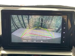 【バックカメラ】駐車時に後方がリアルタイム映像で確認できます。大型商業施設や立体駐車場での駐車時や、夜間のバック時に大活躍！運転スキルに関わらず、今や必須となった装備のひとつです！