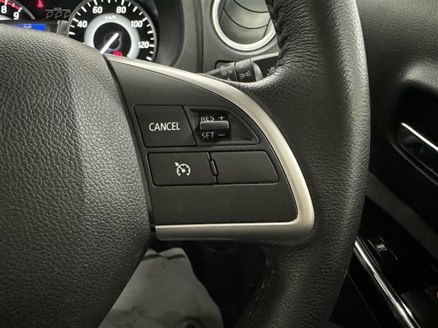 【クルーズコントロール】 アクセル開閉の手間が省ける高速道路などで便利な自動で速度を保ってくれるクルーズコントロールです。