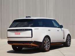 オプションカラーのオストゥーニパールホワイト！