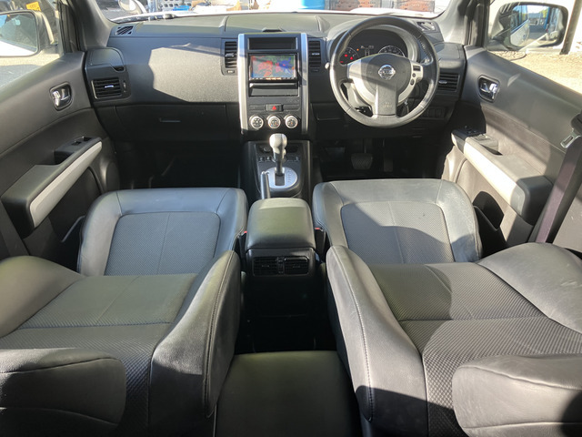 カーズ大阪では中古車販売をメインに各種保険の取扱、板金修理まで幅広く対応しています。中古車販売は全国どこでも対応可能！遠方の方でも安心して買ってもらえるような取り組み・工夫を行なっています。