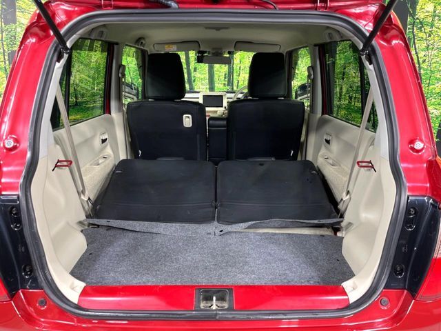 普段のお買い物や通勤、送迎等に十分な荷室スペースを確保しております。セカンドシートを倒すと、大きな荷物の積載も可能です♪