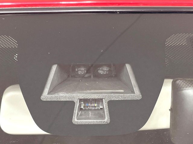 【スズキ　セーフティサポート】走行中に前方の車両等を認識し、衝突しそうな時は警報とブレーキで衝突回避と被害軽減をアシスト。より安全にドライブをお楽しみいただけます。