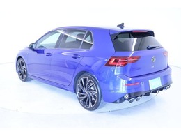 営業時間は、平日9時30分から18時00分、土日祝日9時から17時30分となります。毎週水曜日と毎月第2火曜日は定休日となります。