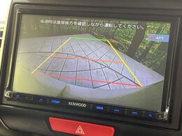 【バックカメラ】駐車時に後方がリアルタイム映像で確認できます。大型商業施設や立体駐車場での駐車時や、夜間のバック時に大活躍！運転スキルに関わらず、今や必須となった装備のひとつです！