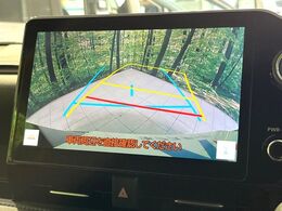 【バックカメラ】駐車時に後方がリアルタイム映像で確認できます。大型商業施設や立体駐車場での駐車時や、夜間のバック時に大活躍！運転スキルに関わらず、今や必須となった装備のひとつです！