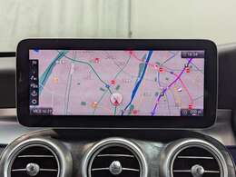 【Apple　Car　Play/Android　Auto】：スマホとの有線接続で、ナビ・オーディオ再生などスマホのアプリ機能が画面でも使える便利機能です！