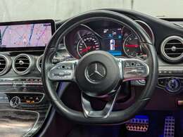 使用に伴うスレも少なく状態の良いステアリングです。手にしっかり馴染みとても運転しやすいハンドルです♪