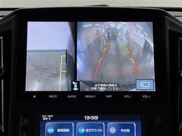 【バックカメラ】駐車時に後方がリアルタイム映像で確認できます。大型商業施設や立体駐車場での駐車時や、夜間のバック時に大活躍！運転スキルに関わらず、今や必須となった装備のひとつです！