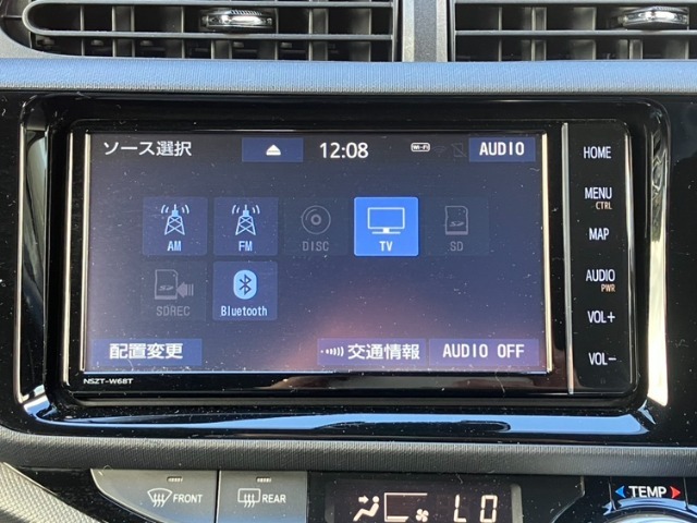 純正ナビ付きでフルセグ・DVD再生・Bluetoothなど付いてとても便利な車両です♪