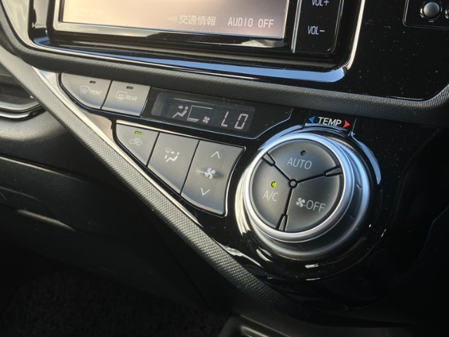 快適な室内空間空間を作ってくれるオートエアコンも装備！