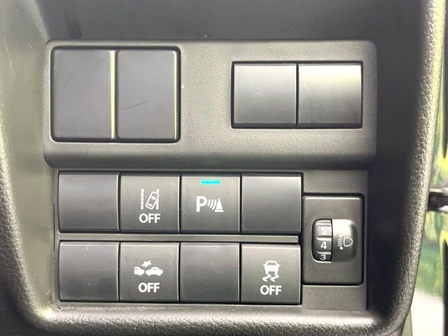 【コーナーセンサー】バンパーに付いたセンサーが障害物を検知！一定の距離に近づくとアラートで教えてくれます♪狭い駐車スペースや車庫入れ時も安心ですね☆