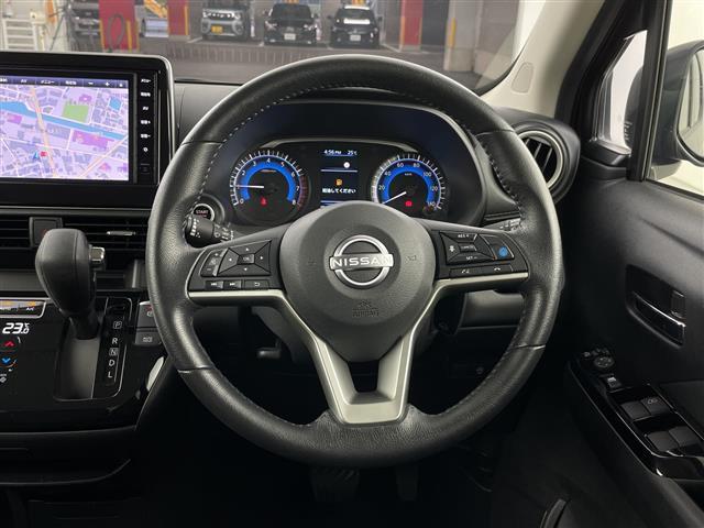 【ハンドル】『ハンドル/ステアリング』の画像になります。写真の内容に関してご不明点、ご質問等がございましたらお気軽にガリバー店舗までお問い合わせください。