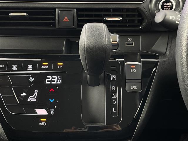 【シフトレバー】『シフトレバー』の画像になります。写真の内容に関してご不明点、ご質問等がございましたらお気軽にガリバー店舗までお問い合わせください。