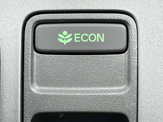 ◆【ECONモード（イーコン）】クルマの動きを管理するシステムです。燃費を優先に自動制御されるもので、低燃費走行を自然にできるようになります。