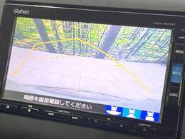 【バックカメラ】駐車時に後方がリアルタイム映像で確認できます。大型商業施設や立体駐車場での駐車時や、夜間のバック時に大活躍！運転スキルに関わらず、今や必須となった装備のひとつです！