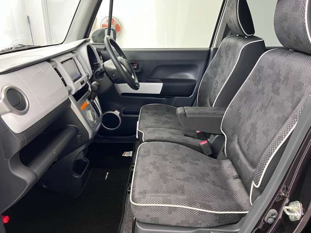 【車内ルームクリーニング済】専門スタッフにより車内はきれいにルームクリーニングを行っております。