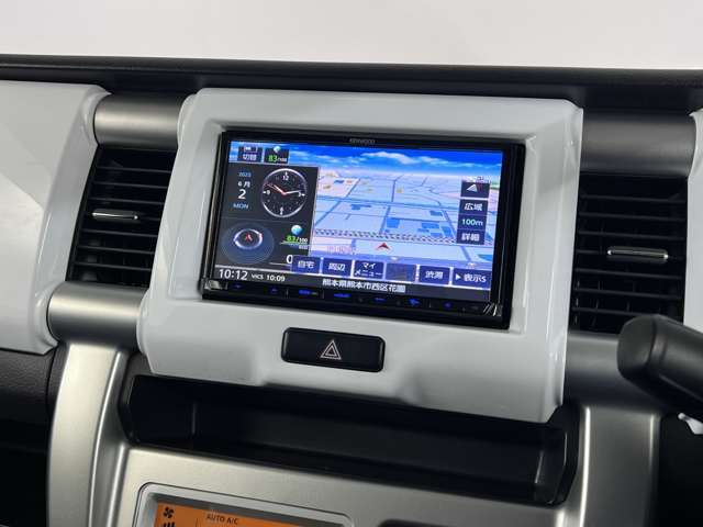 メモリーナビ、TV、DVD再生、ミュージックサーバー、Bluetooth機能が付いておりますので快適にドライブを楽しむ事が出来ます。