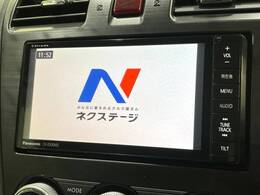 【純正ナビ】人気の純正ナビを装備しております。ナビの使いやすさはもちろん、オーディオ機能も充実！キャンプや旅行はもちろん、通勤や買い物など普段のドライブも楽しくなるはず♪