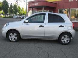 展示場には常時30台以上展示中！お探しの車がきっと見つかりますよ！