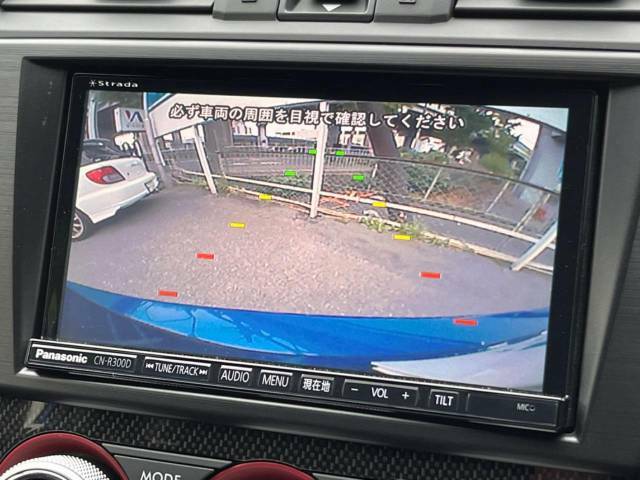 【バックカメラ】駐車時に後方がリアルタイム映像で確認できます。大型商業施設や立体駐車場での駐車時や、夜間のバック時に大活躍！運転スキルに関わらず、今や必須となった装備のひとつです！