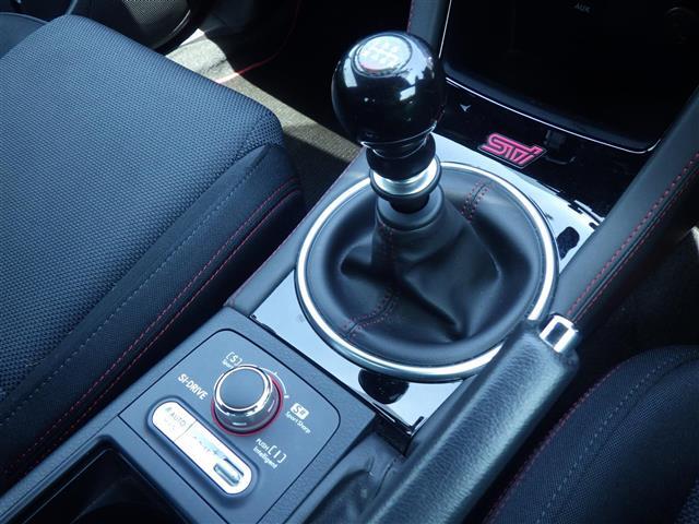 気になる車はすぐにお問い合わせください！画面右側の0066から始まる無料ダイヤルからお問い合わせ下さい！専門スタッフがお車のご質問にお答えいたします！