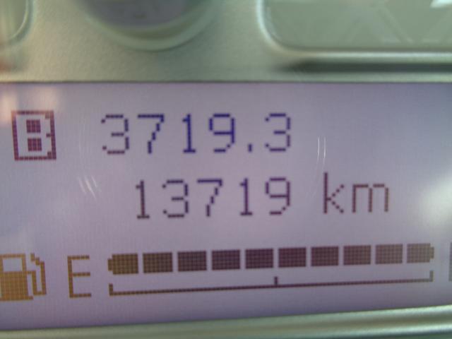 走行距離はおよそ13，700kmです。