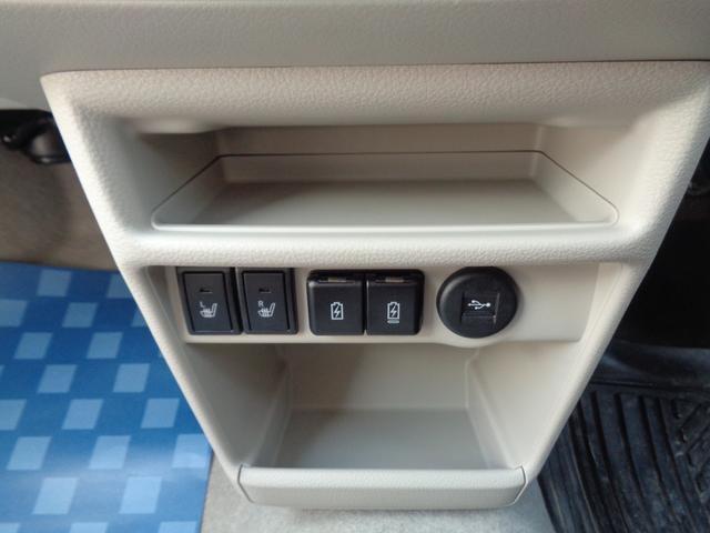 USB電源ソケット＆運転席・助手席シートヒーター付きです。
