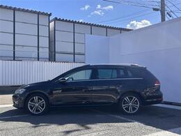 常時100台在庫の輸入車専門大型展示場。展示場に無いお車も全国より、お探しします。