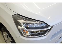 低消費電力で明るい光を放つLEDヘッドランプで視界の確保。