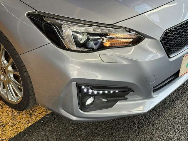 LEDヘッドライトが付いて夜間走行も見やすく安全ですね！