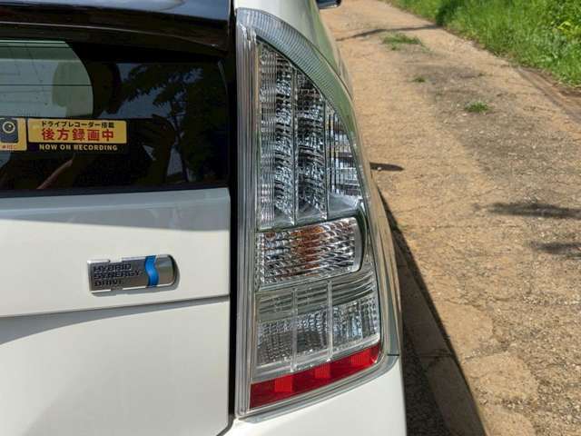 安さの理由その2：自社で認証工場を運営し、商品車の整備から納車までのプロセスを効率的に遂行し、これにより作業コストを抑え、迅速に商品車を仕上げてお客様にご提供できます。