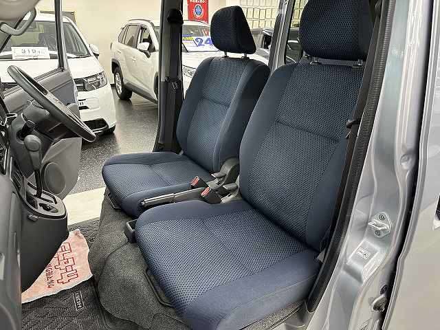 国産、輸入車を問わず提携工場にて熟練の整備士さんがしっかりご納車の整備をいたします。もちろん、ご納車後の修理や車検も承ります。お気軽にご相談下さい。