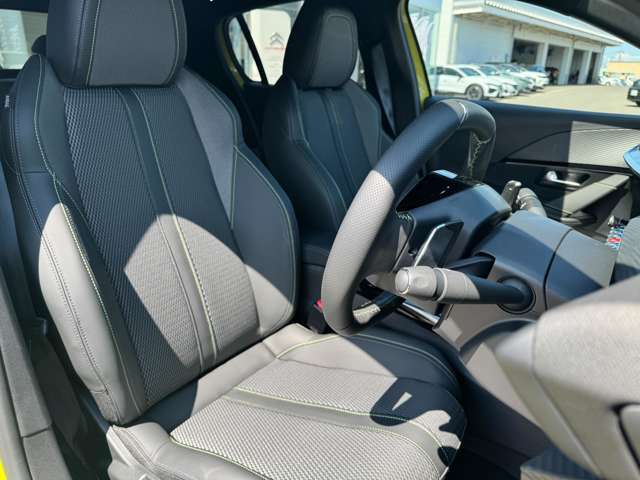 内装クリーニングも施しております。内装の綺麗なお車は気持ちが良くオススメさせていただく1つのポイントになっております。