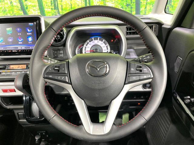 【純正革巻きステアリング】上質な革を使用することで、手にしっかり馴染みとても運転しやすいハンドルです♪