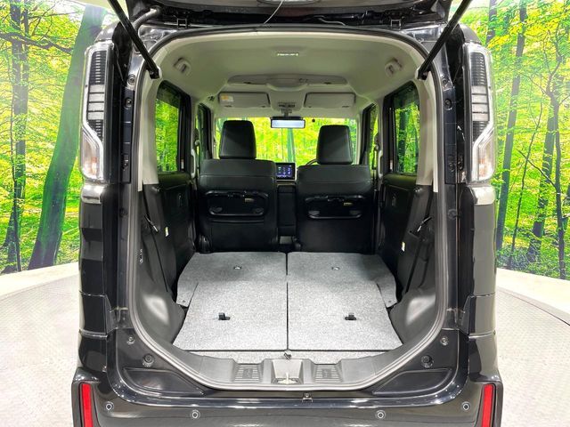 普段のお買い物や通勤、送迎等に十分な荷室スペースを確保しております。セカンドシートを倒すと、大きな荷物の積載も可能です♪