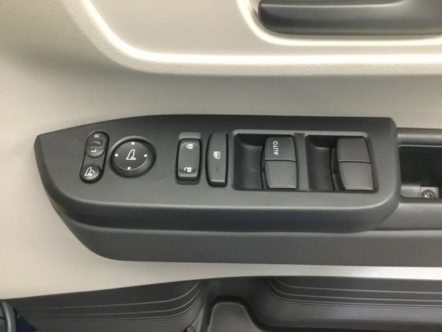 ドアスイッチもシンプルで、使いやすさを考え設計されています。