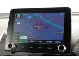 8インチのディスプレイでナビゲーションやモニター、フルセグ、Apple　CarPlay、Android　Autoなど多彩な機能を使えるスマホ連携ナビ！