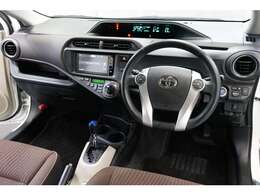 10系、トヨタのアクア、前期モデルが入荷しました。レギュラーで走行するHV車です。車両重量1080kg・JC08モード燃費は35.4km/L・直列4気筒エンジン・74馬力のお車です（※カタログ参照）。