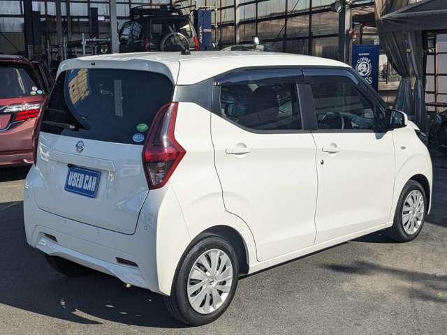 ★右斜め後ろからの一枚です★納車前にはバッチリ仕上げをしてご納車しております！商談時に小キズや線キズなど気になる所があればお気軽にご相談下さい♪内装の写真も是非ご覧ください♪